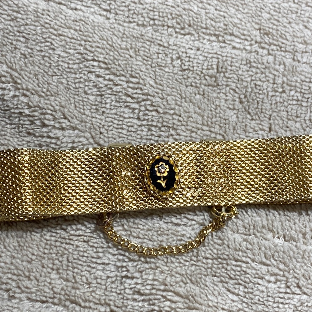 Vintage Gorgeous Mesh with Bracelet with crystal Center Rose. Goldtone.